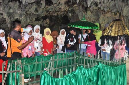 SMP Kesatuan Bangsa School Yogyakarta Wisata Goa