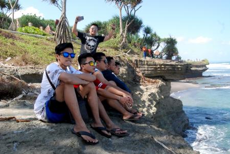 Mr. Bima & Friends at Batu Hiu