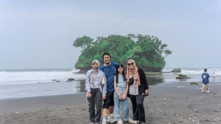 KANIA KRISNANTO FAMILY